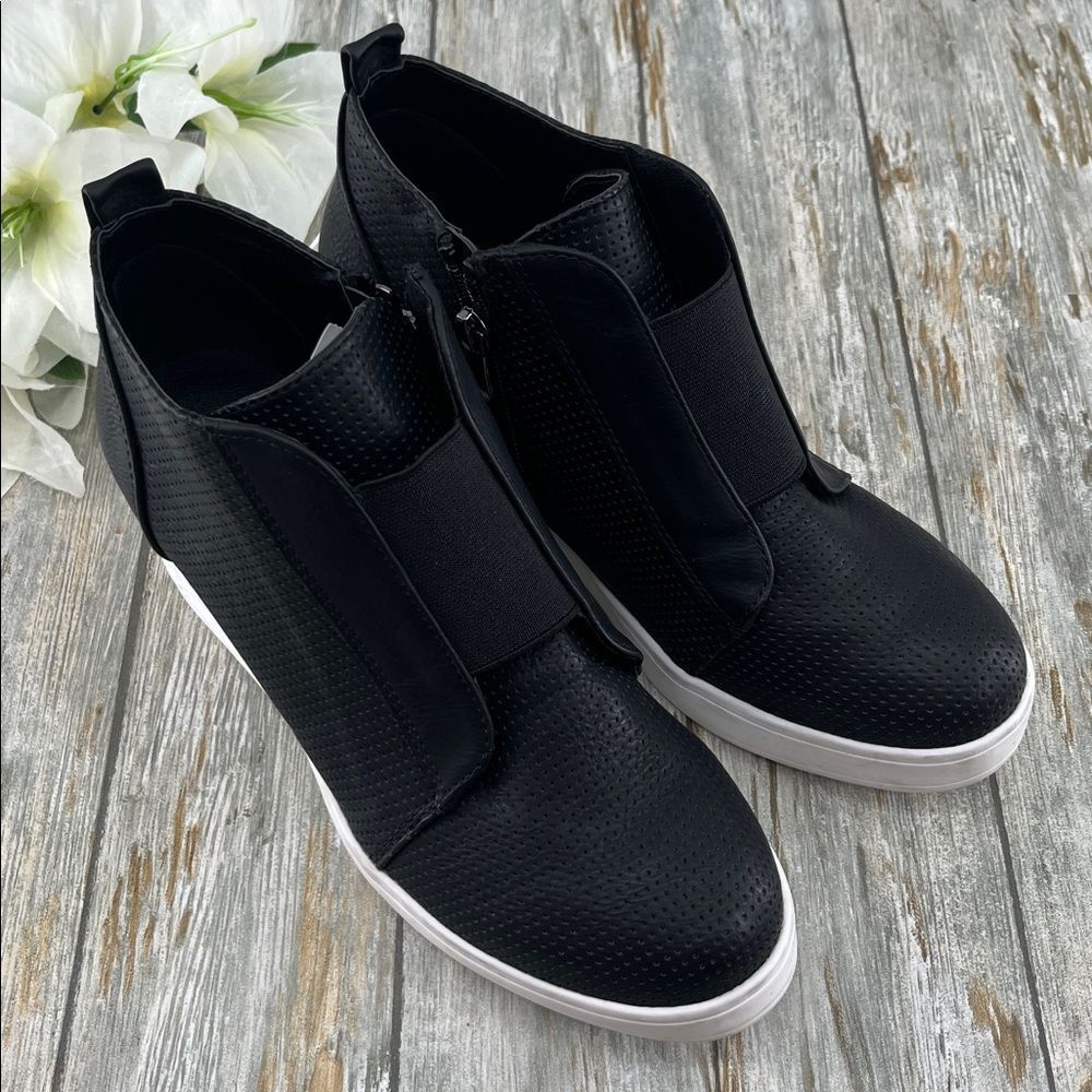Women’s Journee Collection Black Wedge Sneakers Ankle Booties Shoes Size 9 - Picture 3 of 6